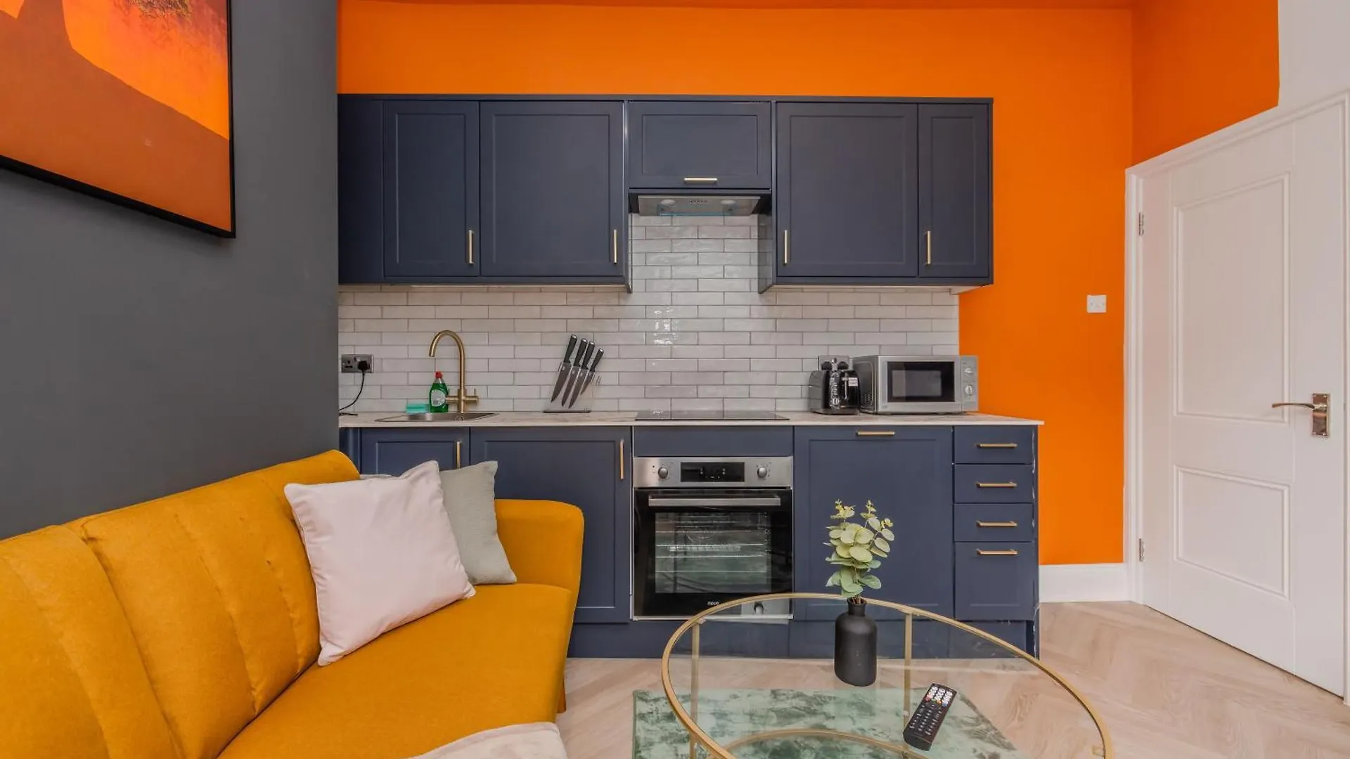 Super Central One Bedroom Flat I Next To Brighton Station I Walking Distance To Brighton Beach Apartment